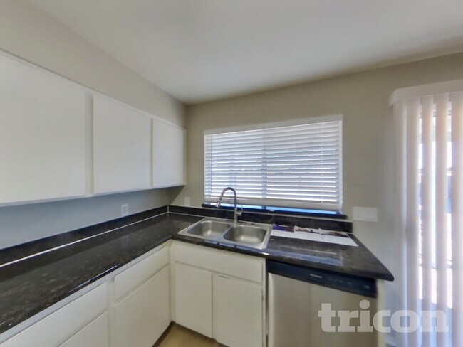 Foto del edificio - 7331 W Mountain View Rd