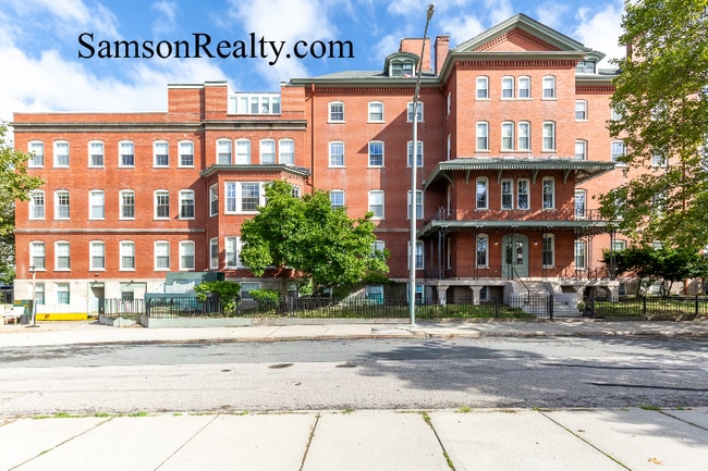 Building Photo - 31 Hope St