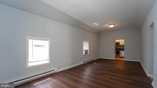 Building Photo - 310 Elmleaf Ave