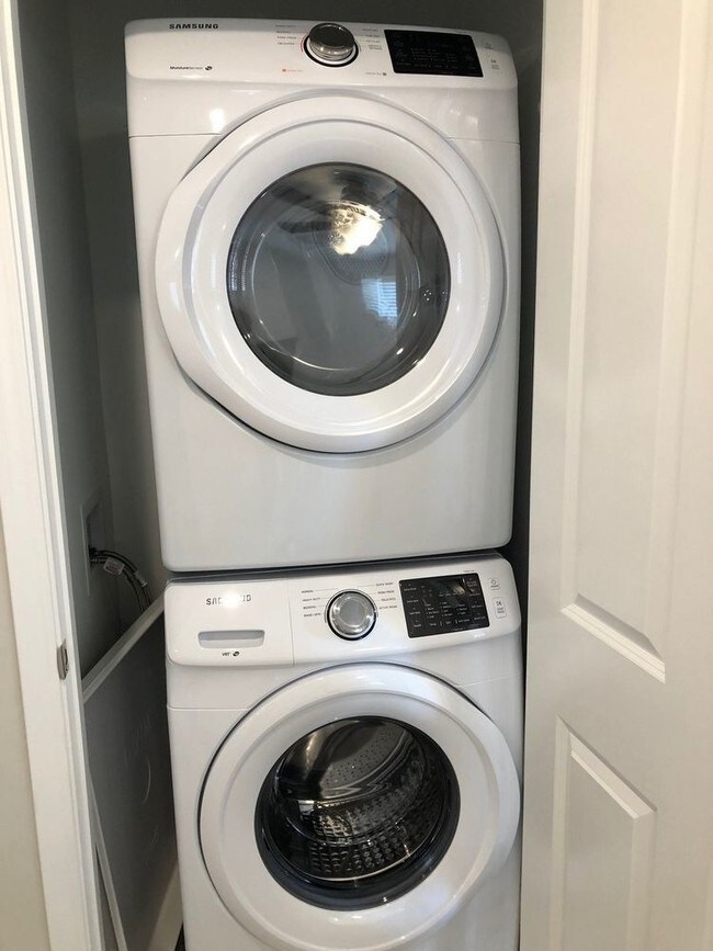 Building Photo - Brand New FURNISHED End Unit Townhome