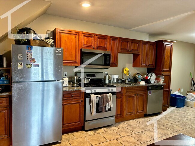 Foto del edificio - HOT SOMERVILLE LISTING!!!!!