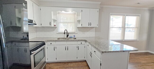 Building Photo - 211 Bryant St