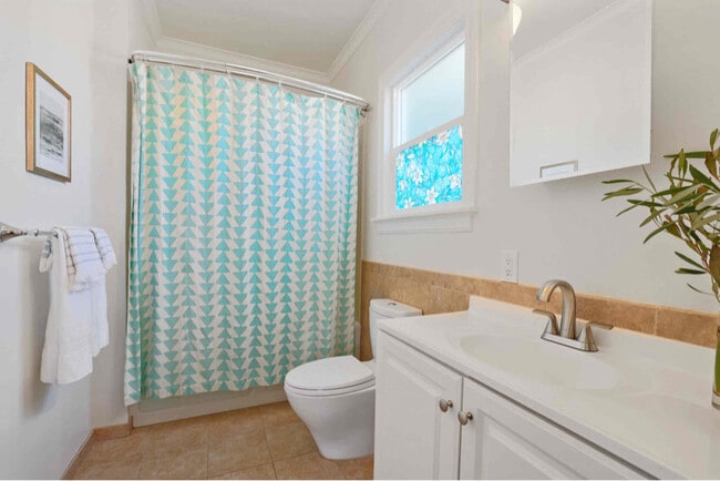 Building Photo - 588 58th St