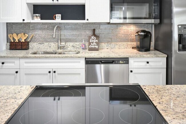 Kitchen - 418 40th Ave S