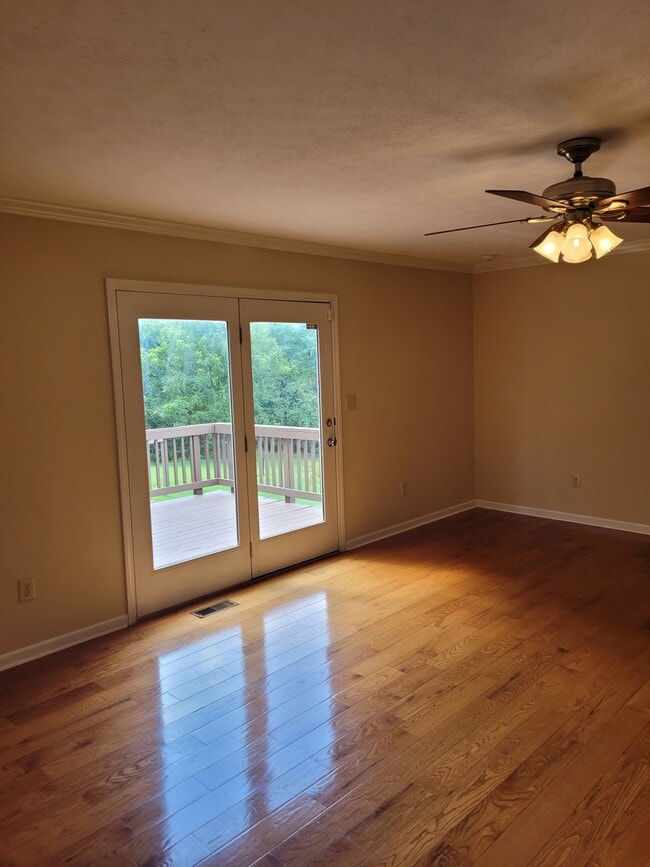 Building Photo - 1405 Karr Ln
