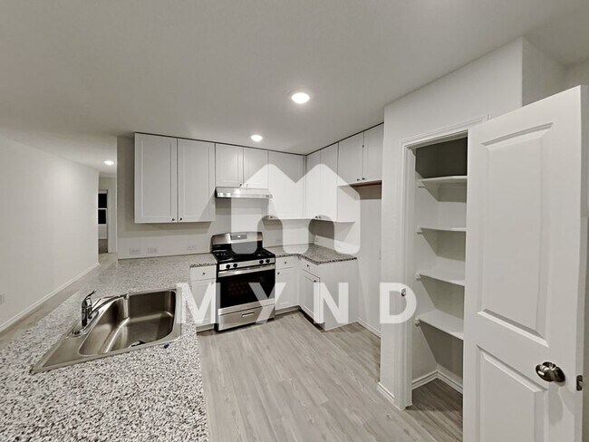 Building Photo - 5926 Seaside Mnr