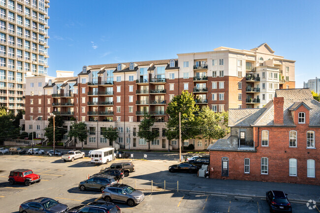 Building Photo - 5th & Poplar Condominiums