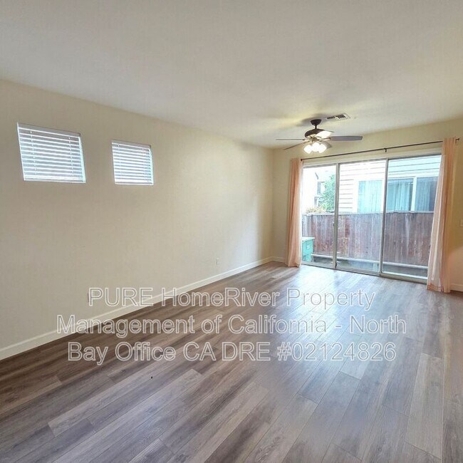 Foto del edificio - 1052 Addison Cir