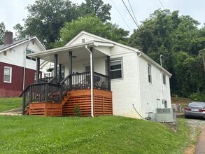 Building Photo - 2219 Atchley St