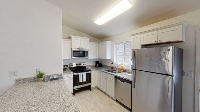 Foto del edificio - Ken-561 N 10th Pl. Show Low, AZ 85901