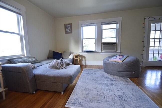 Foto del edificio - 129-131-131 Grove St