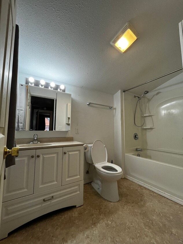 Building Photo - ELM515/517