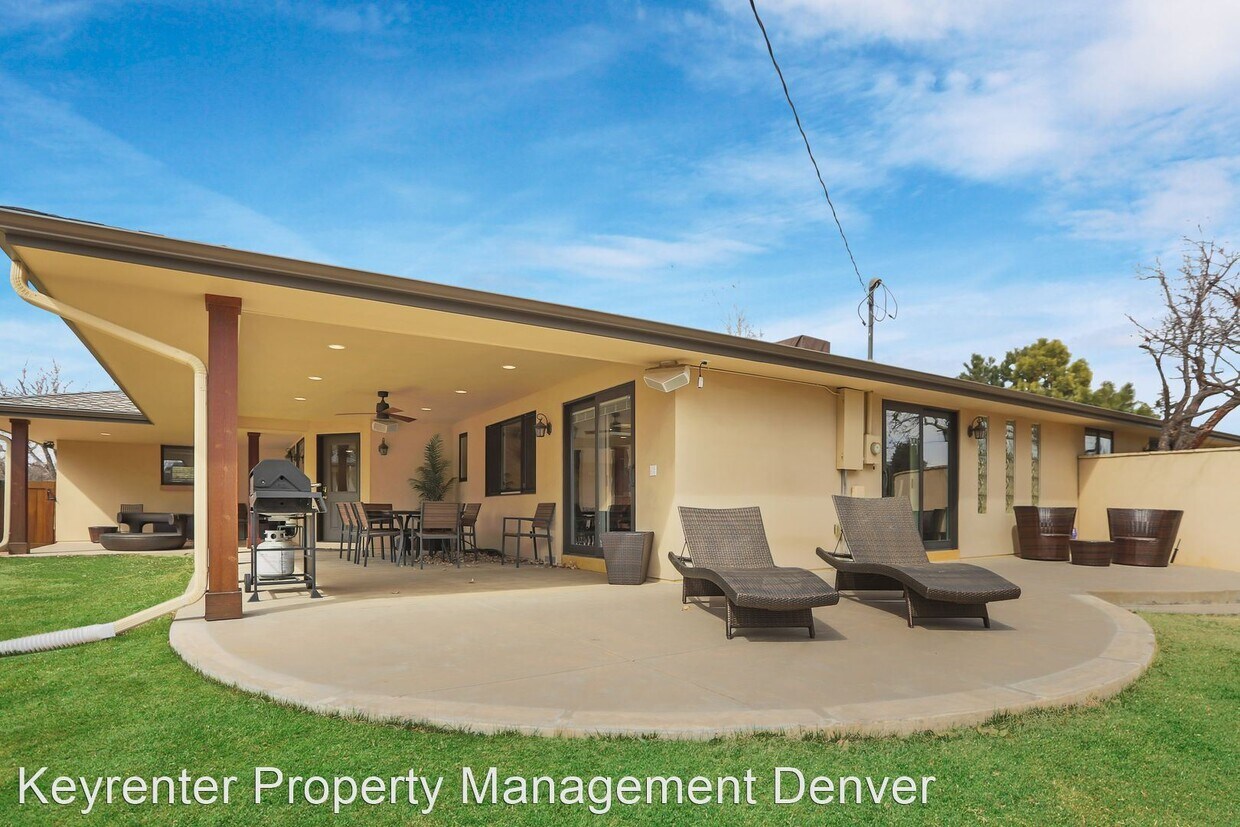 Foto principal - 5 br, 4.5 bath House - 5460 S Locust St