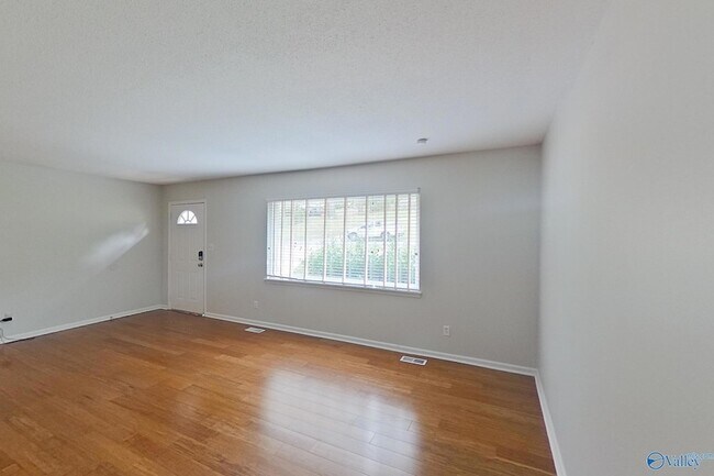 Building Photo - 5169 Beacon Dr