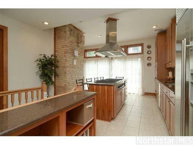 Building Photo - 410 Clifton Ave