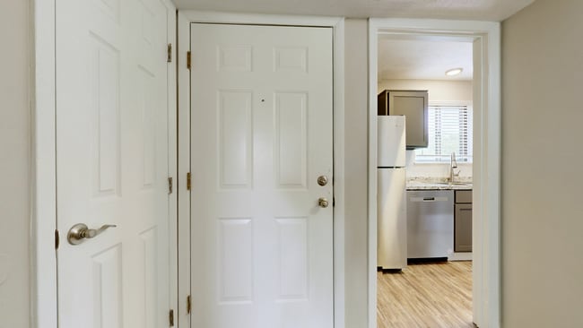 Front Door Entrance - Hideaway