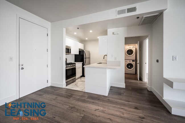 Building Photo - 8811-8815 Burton Way