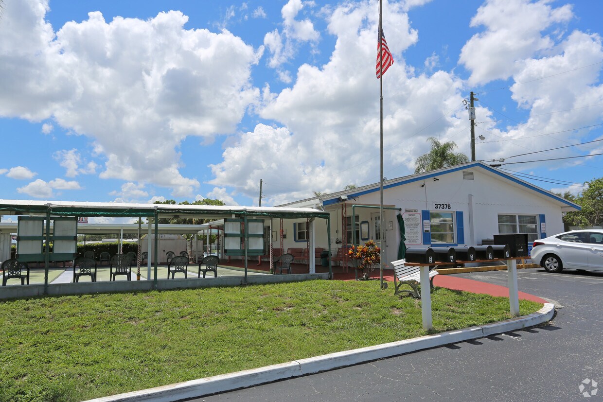 Building Photo - Tarpon Lakeview Mobile Home Park