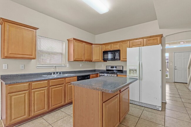 Foto del edificio - "Charming 3-Bed El Paso Retreat with Cozy ...