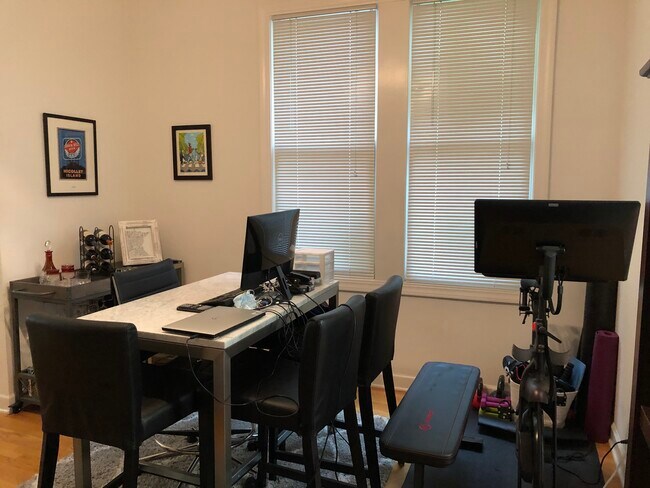 Foto del edificio - 1214 W Schubert Ave