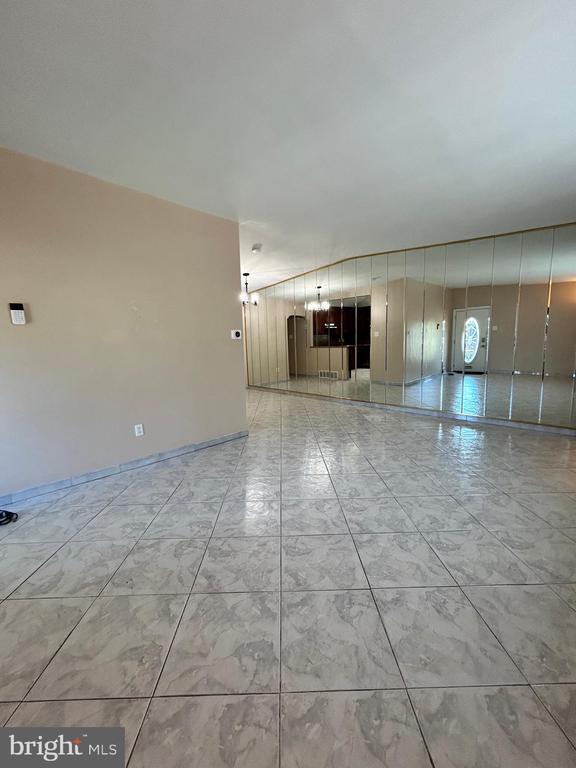 Foto del edificio - 7002 Henry Ave
