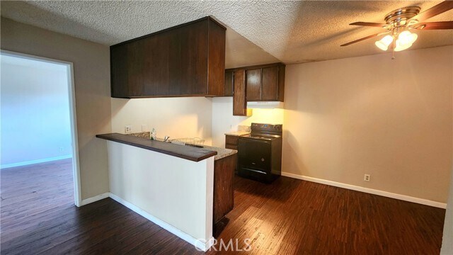 Foto del edificio - 23611 Golden Springs Dr