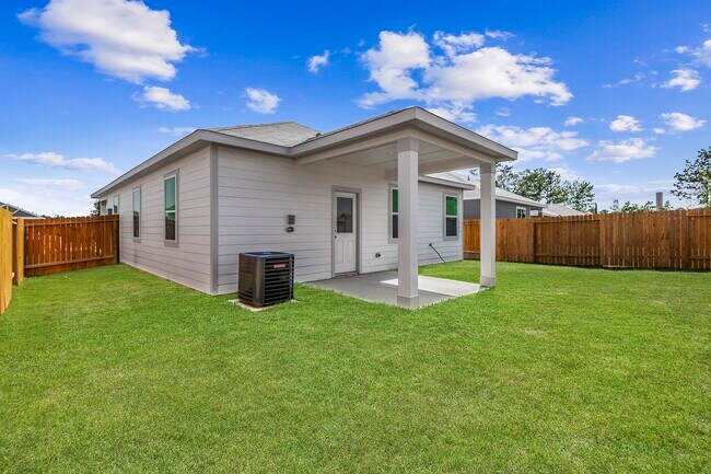 Building Photo - 15865 Berry Hl Dr