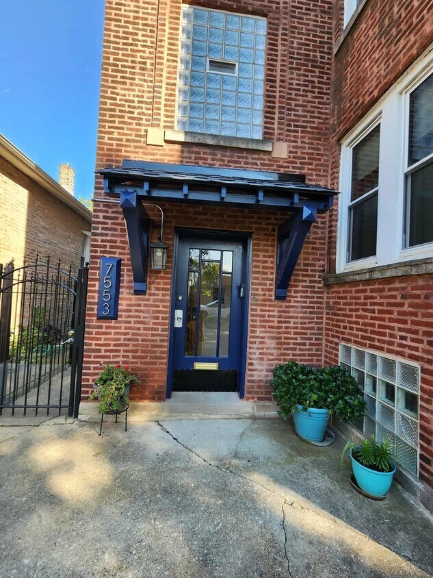 Foto principal - 7553 S Luella Ave