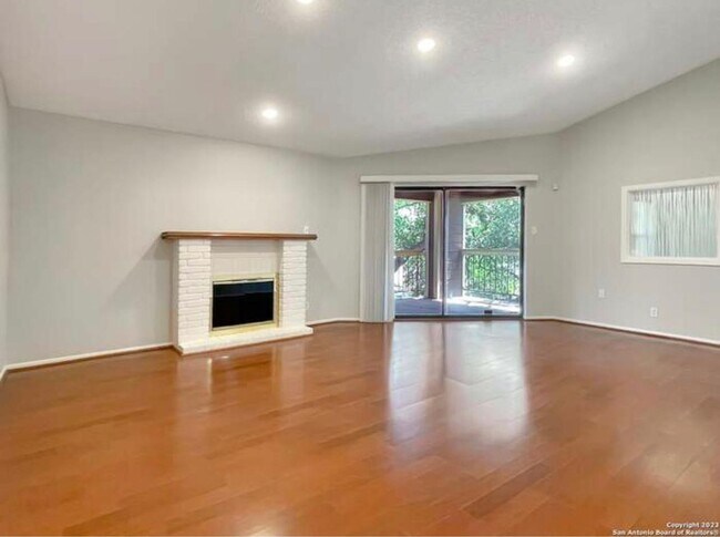 Foto del edificio - Spacious 2/2 Condominium Ready for move-in