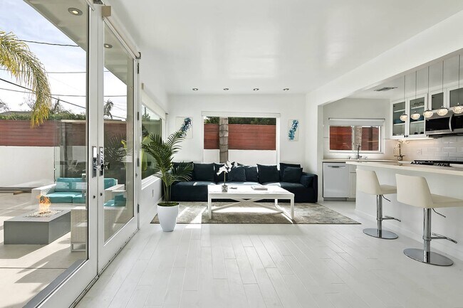 Foto del edificio - 6219 Melrose Ave