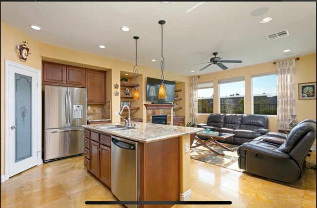 Foto del edificio - 7929 Brooke Vista Ln