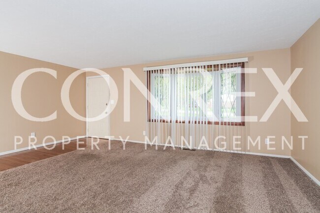 Building Photo - 725 Glensprings Dr