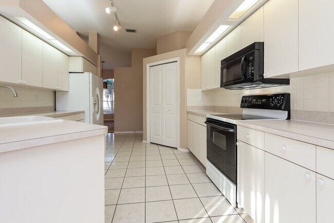 Foto del edificio - 3712 72nd Ave Cir E