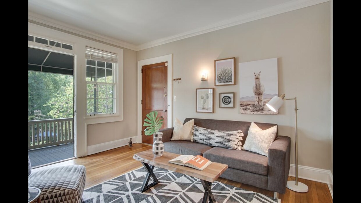 Primary Photo - 1048 Euclid Ave NE
