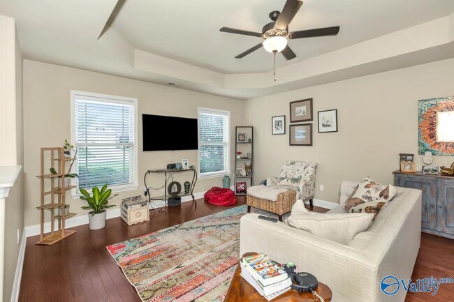 Foto del edificio - 5015 Montauk Trail SE