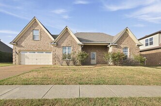 Building Photo - 2888 S Cherry Dr