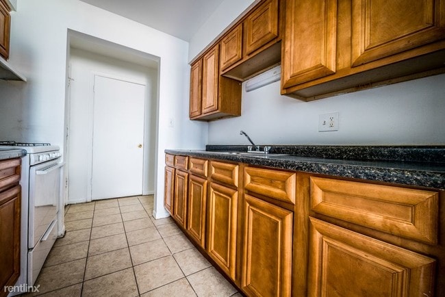 Building Photo - 2 br, 1 bath Apartment - 1677 State St