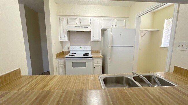 Foto del edificio - 1307 Brenda Ln