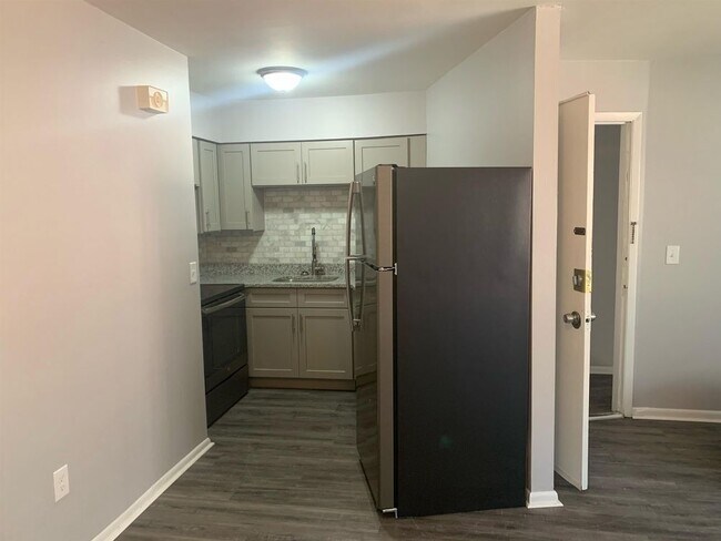 Foto del edificio - 6419 Montgomery Road - A6