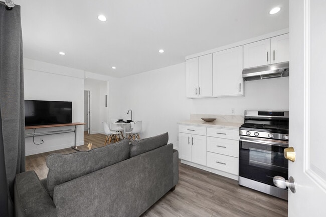 Building Photo - 18017 Collins St