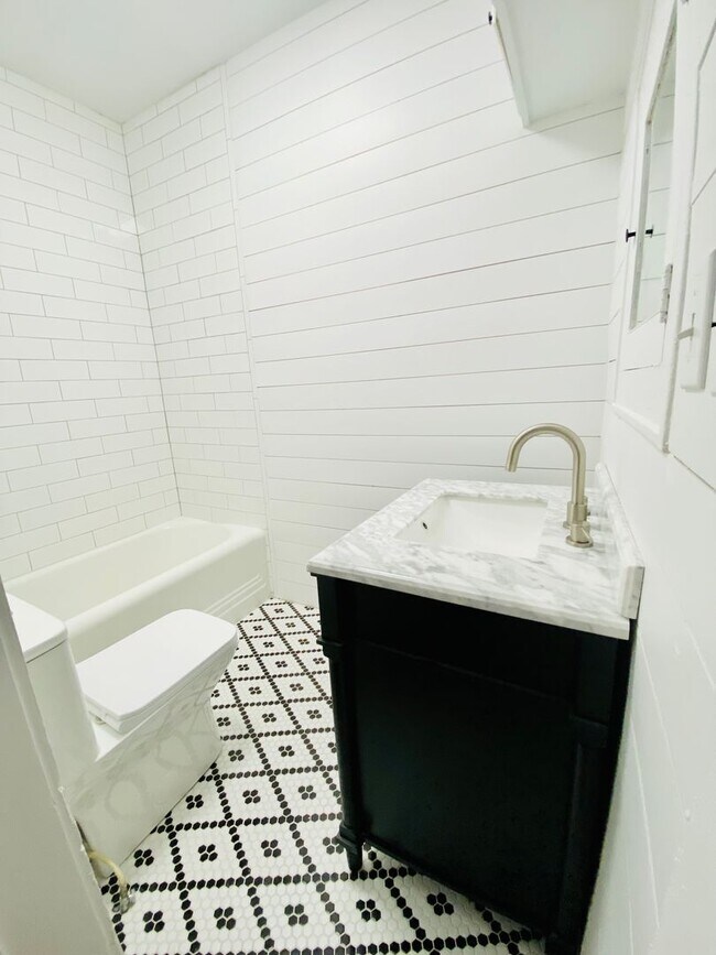 Foto del edificio - Updated 2 bedroom home with appliances!