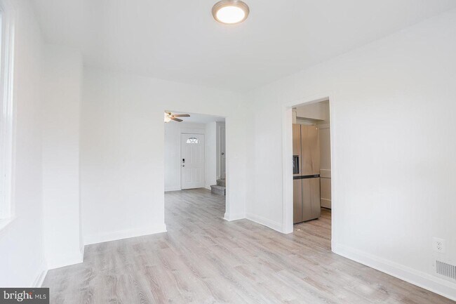 Building Photo - 1755 White Oak Ave