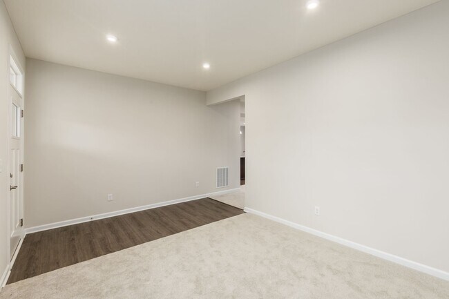 Building Photo - 303 Wyman Lk Dr