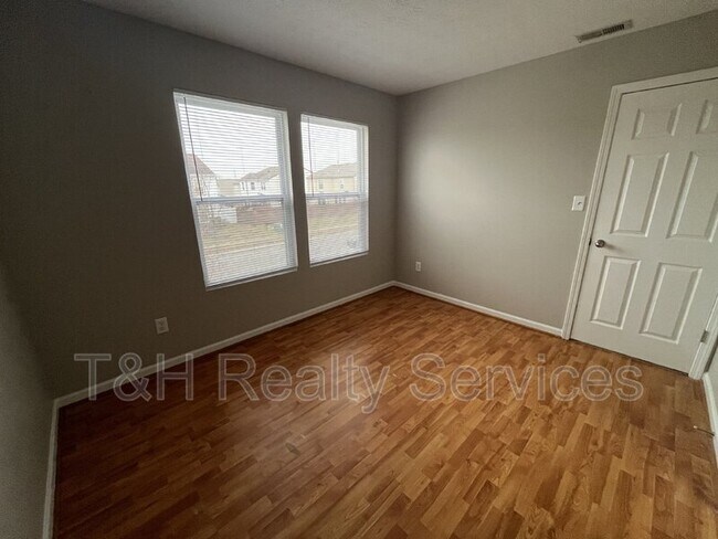 Foto del edificio - 7736 Danube St