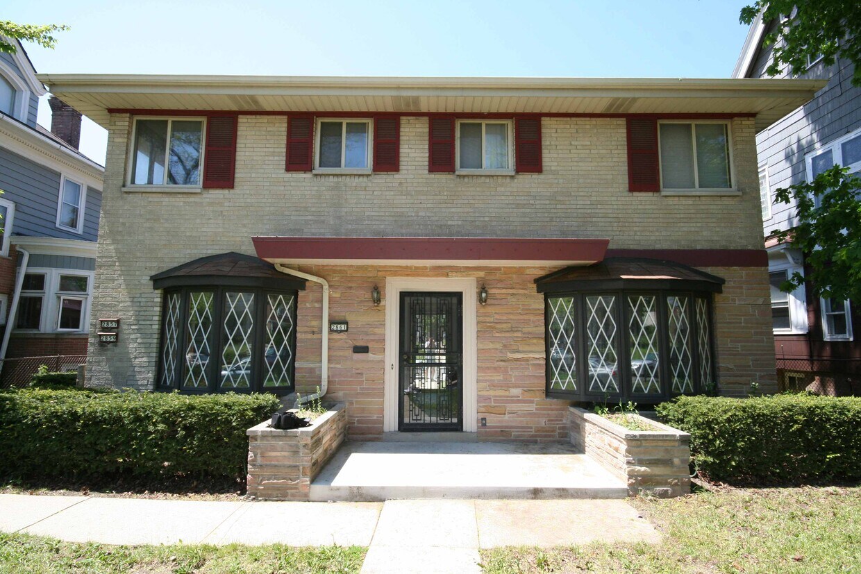2857 N Downer Ave, Milwaukee, WI 53211 Townhouse for Rent in