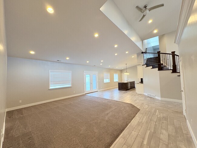 Building Photo - 214 N 600 W