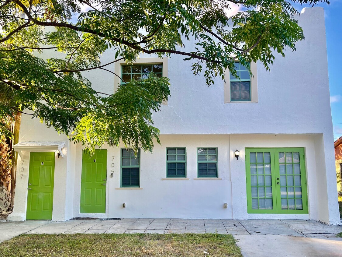 Primary Photo - 707 Fernwood Dr