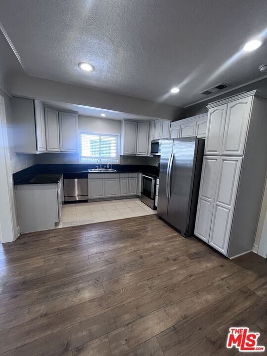 Building Photo - 942 S Lucerne Blvd