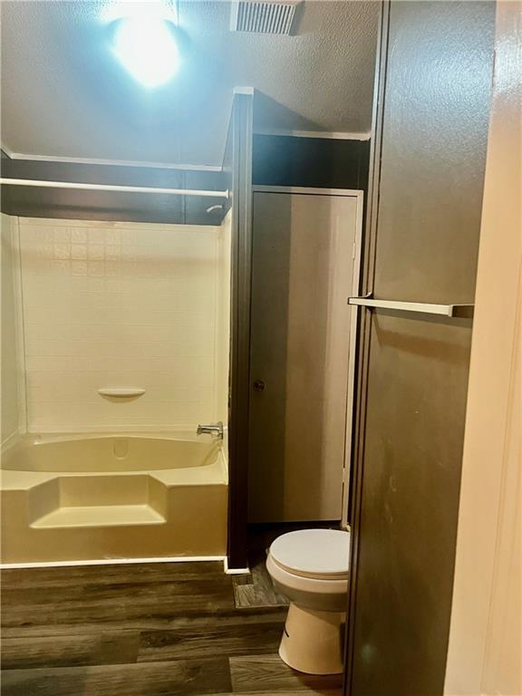 Building Photo - 1914 Pinehurst Ln