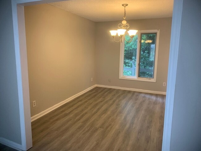 Building Photo - 2009 Stoney Point Ln